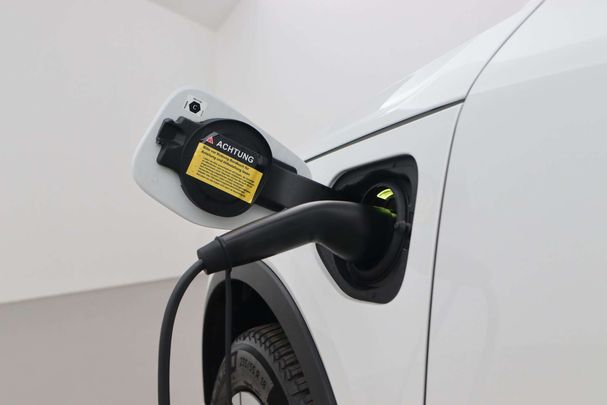 Volvo XC40 Recharge T4 Plus Dark 155 kW image number 13