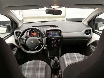 Car image 12