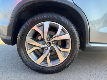 Car image 30