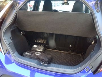 Car image 14