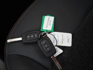Car image 35