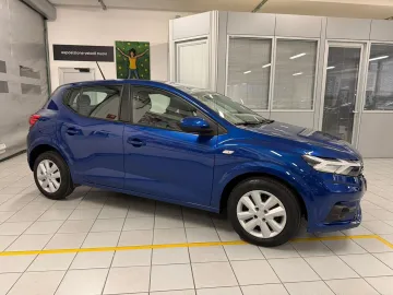 Car image 4