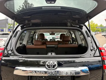 Car image 32
