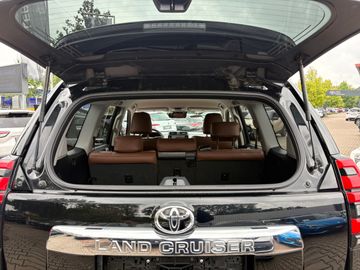 Car image 32