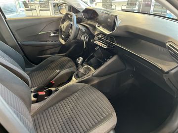 Car image 12