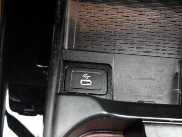 Car image 37