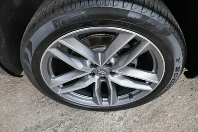 Car image 24