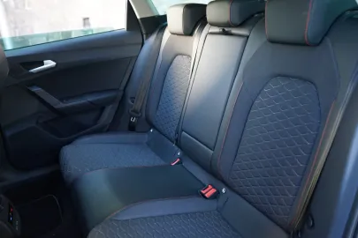 Car image 30