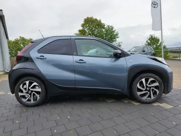 Car image 4