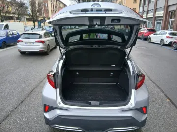 Car image 28