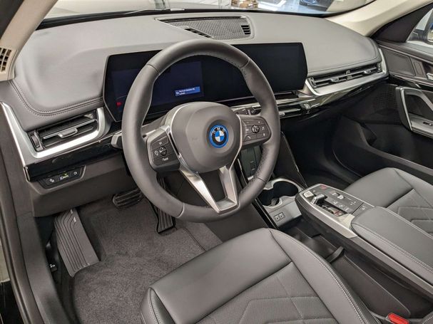 BMW iX1 xDrive30 xLine 230 kW image number 11