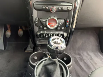 Car image 27