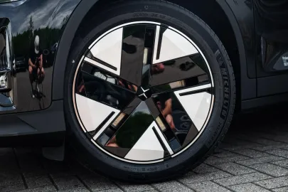 Car image 38