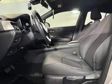 Car image 24