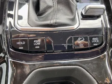 Car image 34