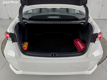 Car image 28