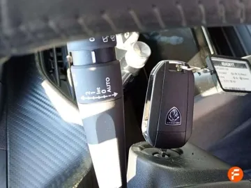 Car image 34