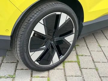 Car image 28