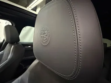 Car image 36