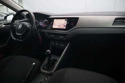 Car image 13