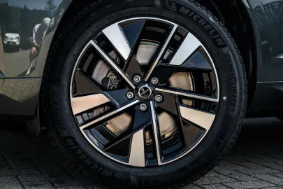 Car image 27