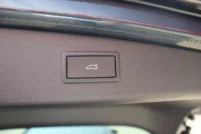 Car image 36