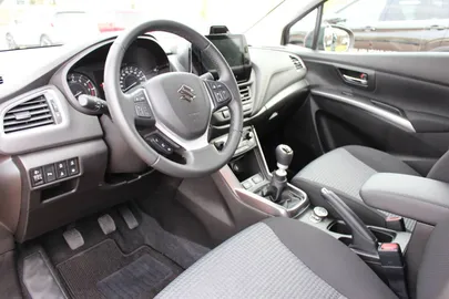 Car image 4