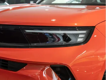 Car image 25