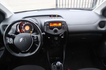 Car image 12