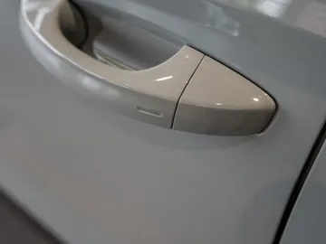 Car image 27