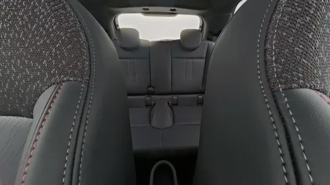 Car image 26