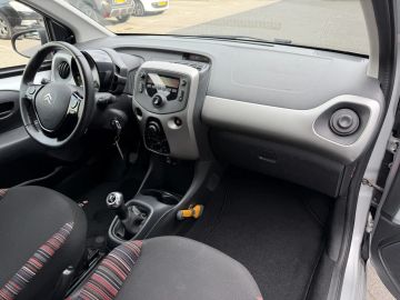 Car image 25