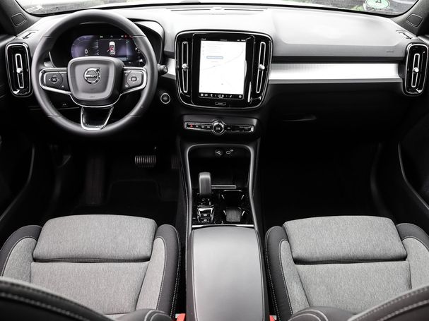 Volvo XC40 B3 Plus Dark 120 kW image number 3