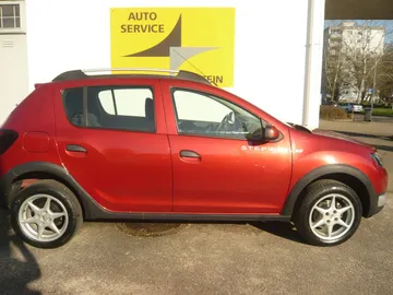 Car image 3