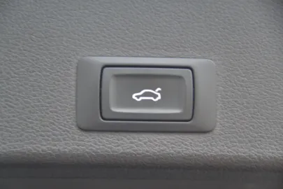 Car image 35