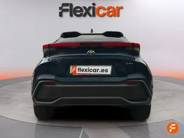 Car image 4