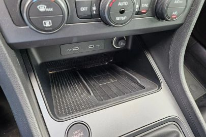 Car image 33