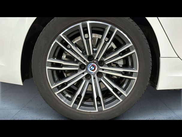 BMW 330 Touring M Sport 137 kW image number 8