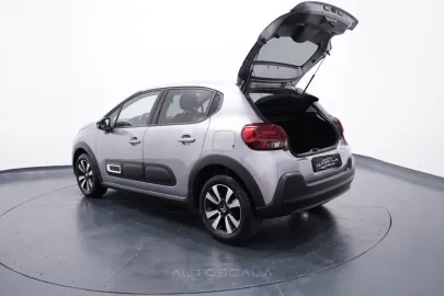 Car image 30