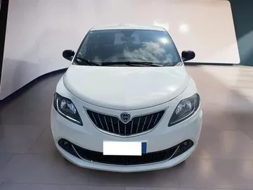 Car image 3