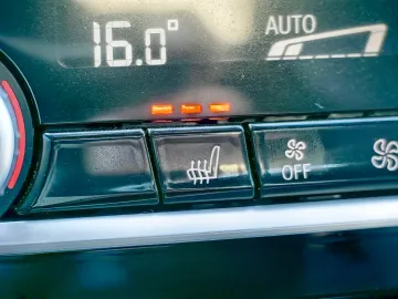 Car image 32