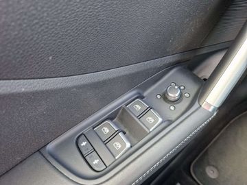 Car image 33