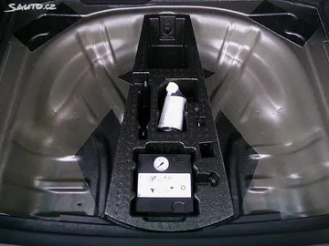 Car image 29