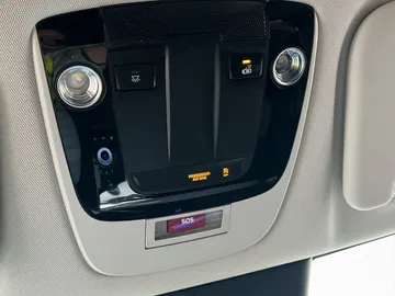 Car image 38