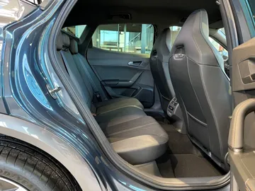 Car image 37