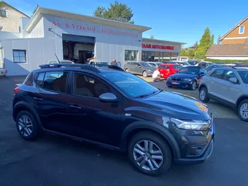 Car image 3