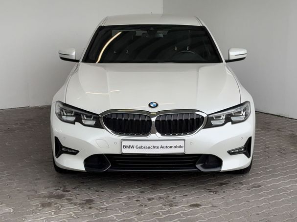 BMW 318d Sport Line 110 kW image number 2