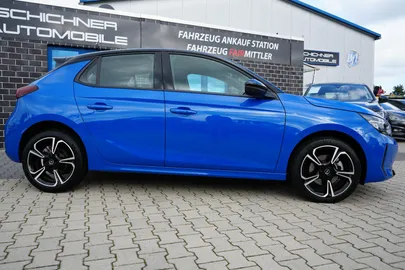 Car image 4