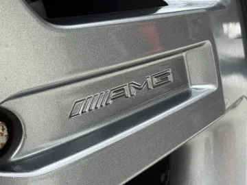 Car image 30