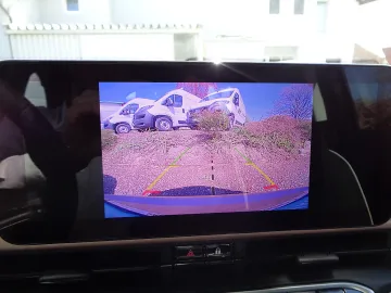 Car image 32